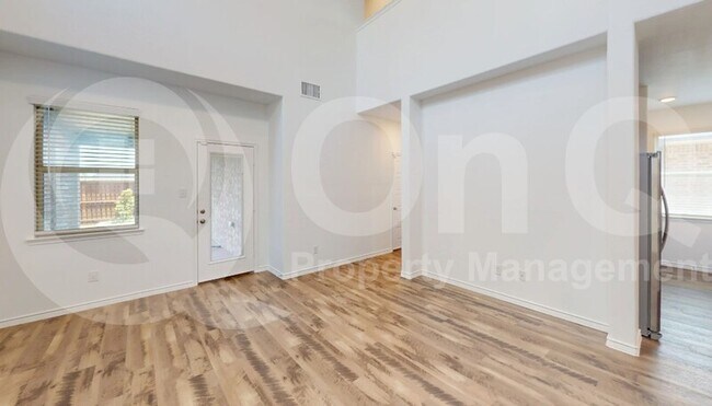 Building Photo - 2141 Miramar Dr