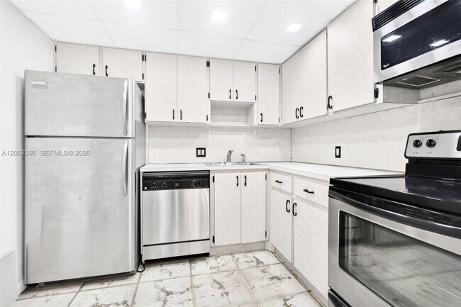 Foto del edificio - 20335 W Country Club Dr