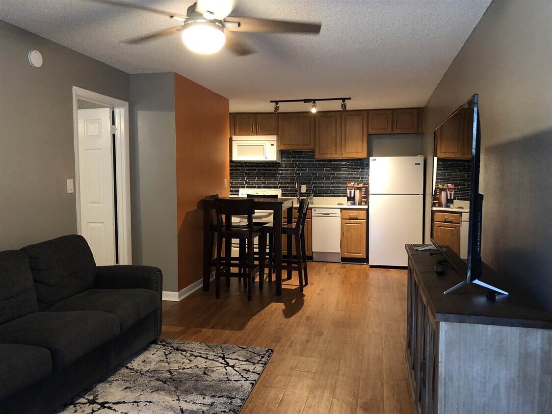 Foto principal - 403 Hayden Rd