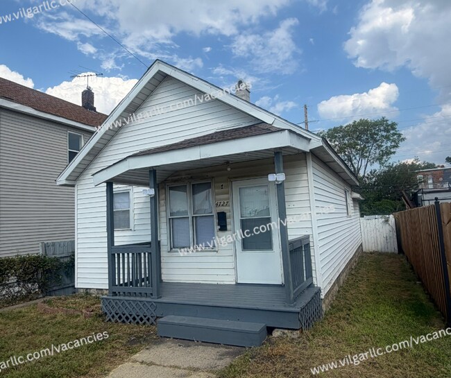 Foto del edificio - 4727 Sheffield Ave