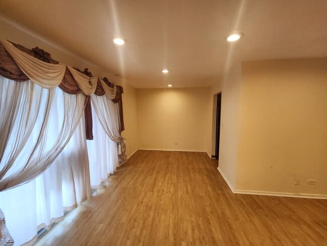 Building Photo - 1102 Hinswood Dr