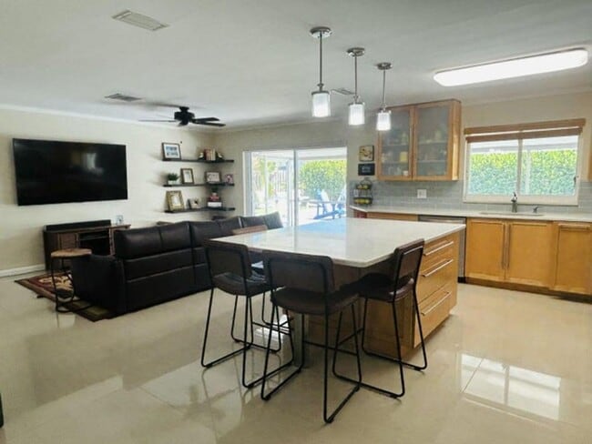 Foto del edificio - 5430 Guildcrest St