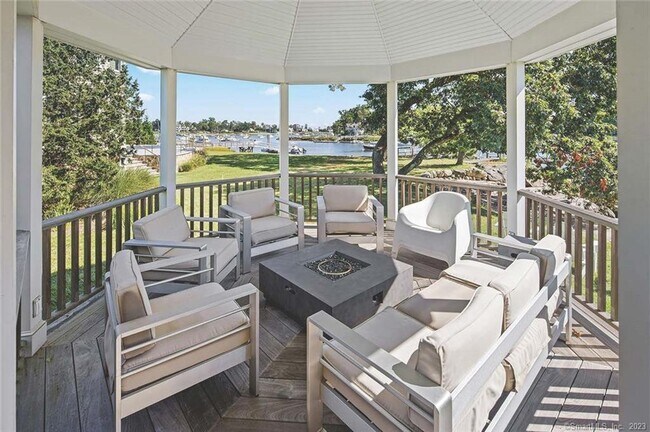 Foto del edificio - 7 Baywater Dr