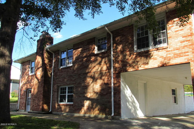 Foto del edificio - 1764 Piney Green Rd