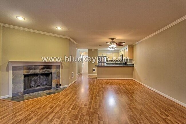 Building Photo - Primary Bedroom on Main Floor, 3 Bed, 2.5 ...