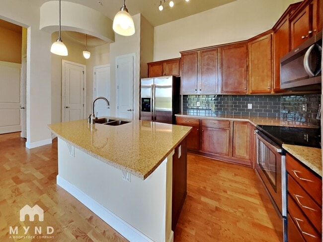 Building Photo - 307 Inverness Way S