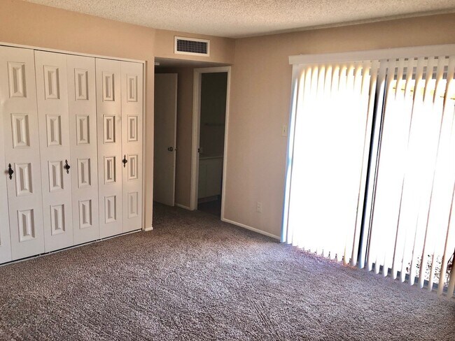 Foto del edificio - **AVAILABLE NOW** COME CHECK OUT THIS ADOR...