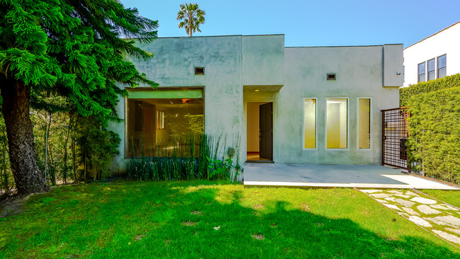 Front Yard Main Housse - 917 N La Jolla Ave