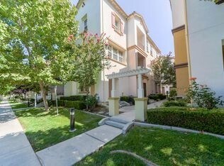 Foto del edificio - Opportunity Knocks! Updated Tri-Level prop...