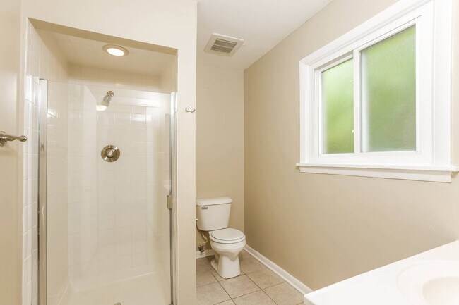 Foto del edificio - 1462 Deerfield Rd