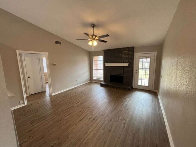 Foto del edificio - 1206 Devonshire Ln