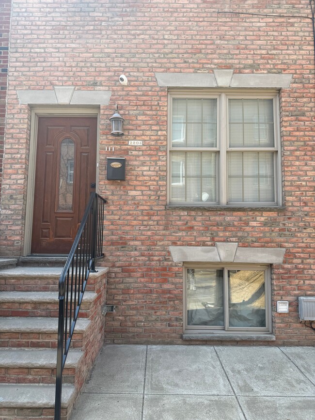 Building Photo - 2204 S 15th St