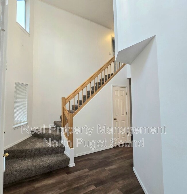 Building Photo - 5231 69th Dr NE