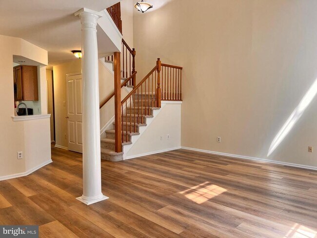 Foto del edificio - 13 Benjamin Rush Ln