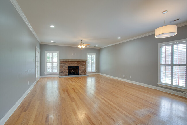 Foto del edificio - 3015 Willow Trace Cir