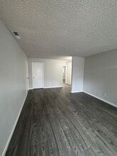 Building Photo - 2703 Heather Ln