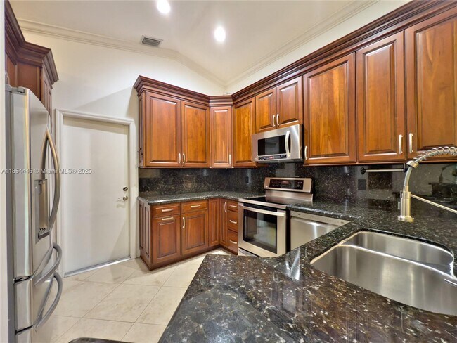 Building Photo - 1583 Presidio Dr