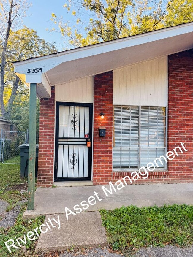 Building Photo - Charming Duplex Near University of Memphis!!!!! HABLAMOS ESPANOL!!!!!!!!