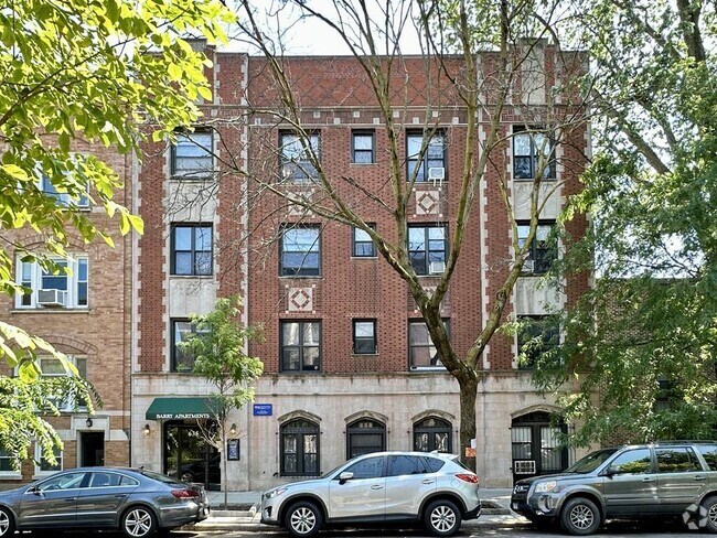 Building Photo - 647 W Barry Ave