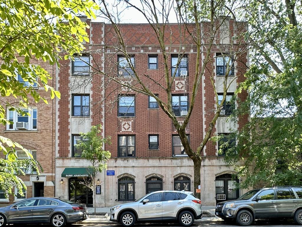 Primary Photo - 647 W Barry Ave
