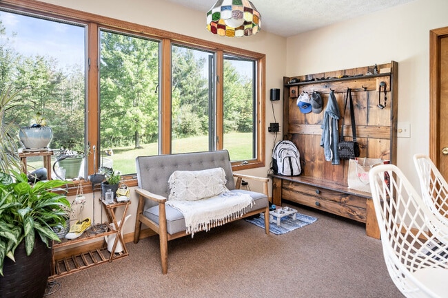 Foto del edificio - 9740 Purcell Hill Rd