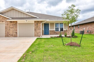 Building Photo - 634 Juniper St