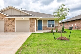 Building Photo - 634 Juniper St