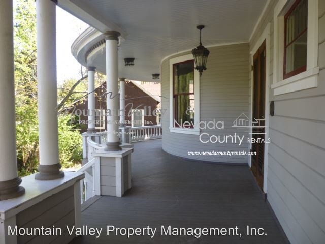 Building Photo - 358 Mill St