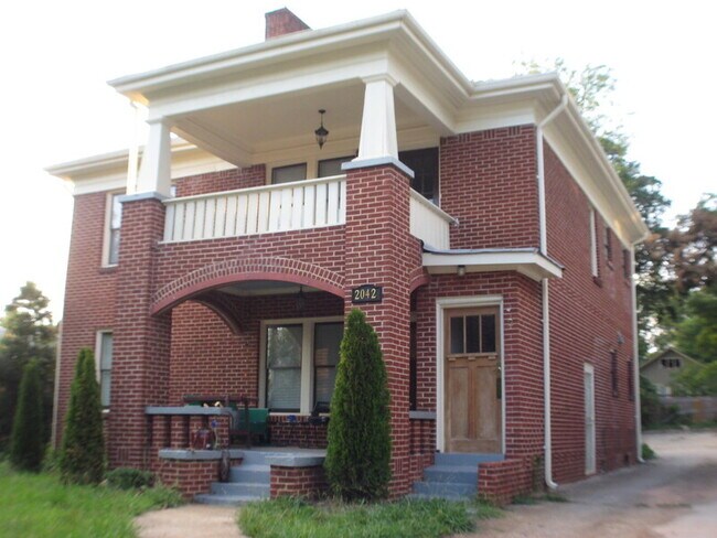 Foto del edificio - 2042 Hosea L Williams Dr NE