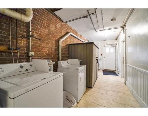 Building Photo - 467 Beacon St