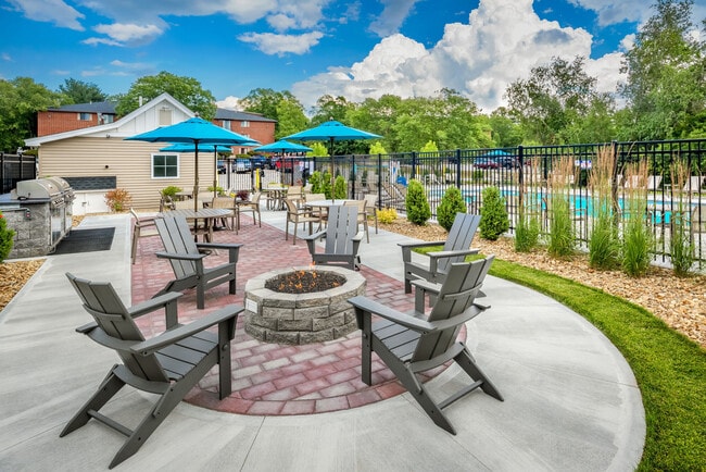 Building Photo - Wood Edge