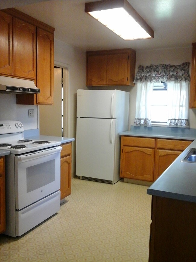 Building Photo - 275 E Arbor Ave