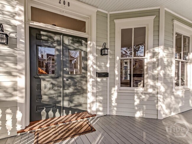 Building Photo - 208 W 35th St