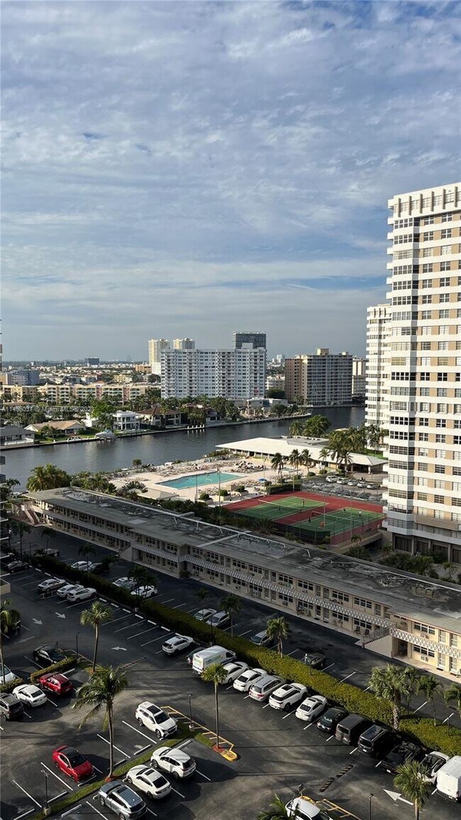 Building Photo - 2049 S Ocean Dr