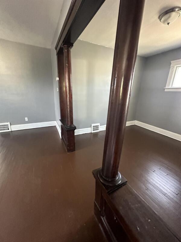 Foto del edificio - 3978 East 55th Street - Upstairs