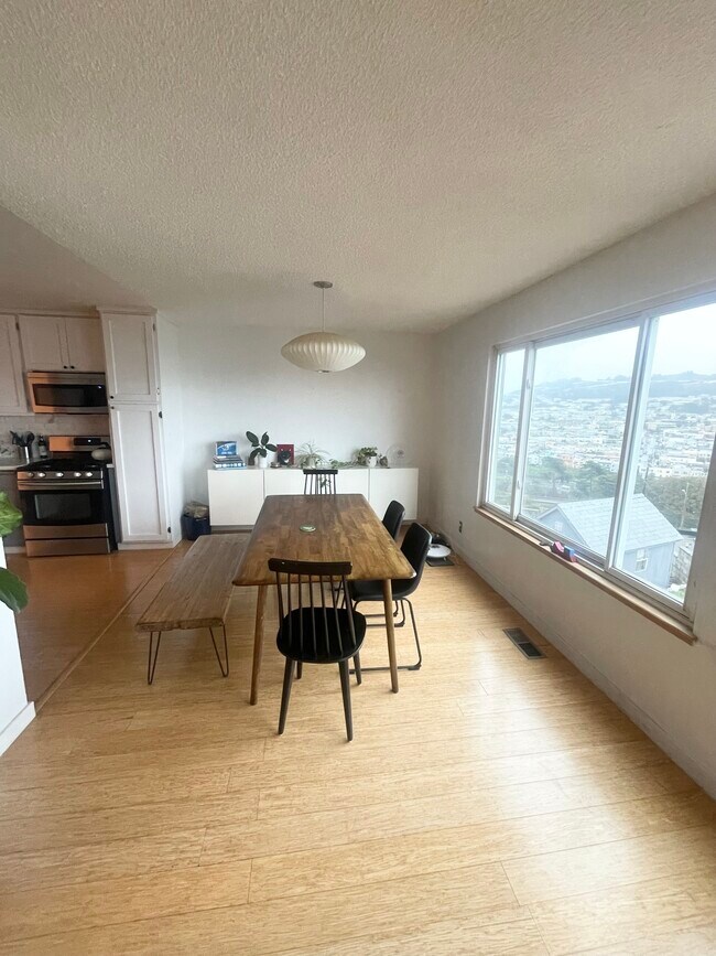 Building Photo - 9 Lobos St