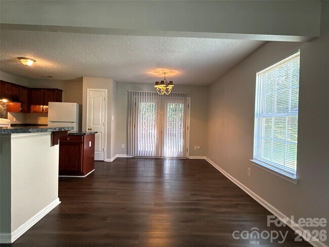 Foto del edificio - 1601 Elk Creek Ct