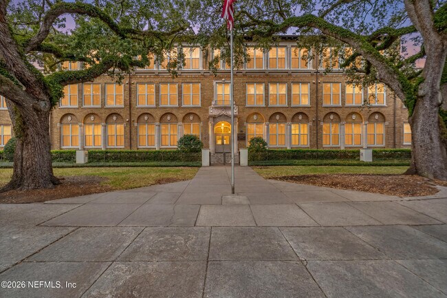 Building Photo - 2525 College St