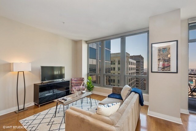 Foto del edificio - 565 W Quincy St