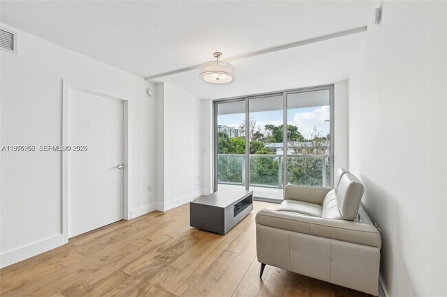 Foto del edificio - 13800 Highland Dr