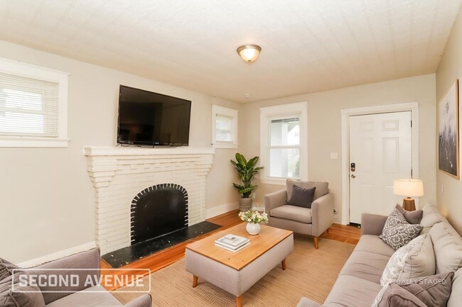 Building Photo - 4055 Palos St