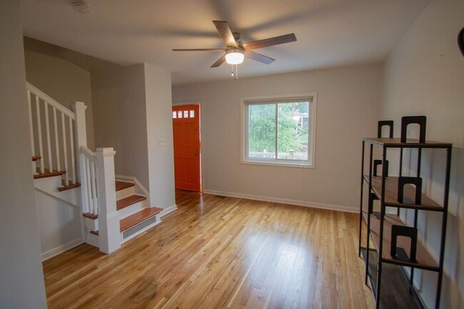 Building Photo - 3337 Alden Pl NE