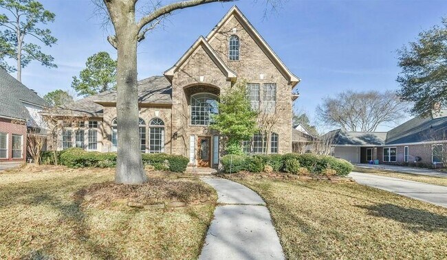 Building Photo - 7018 Centre Oaks Dr