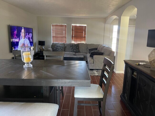 Foto del edificio - 17158 Summer Hollow Dr