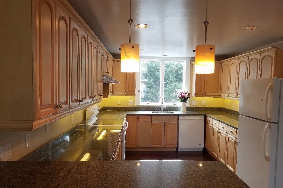 Foto principal - 298 Clover Hill St