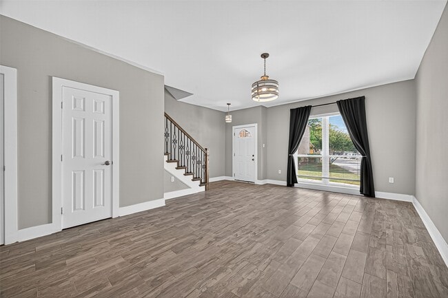 Building Photo - 830 Threadneedle St