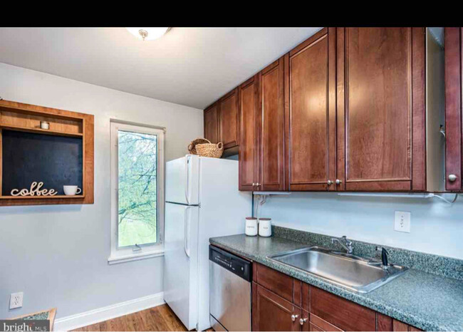 Foto del edificio - 8211 Snowden River Pkwy