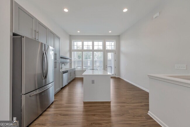 Building Photo - 910 Brees Ct