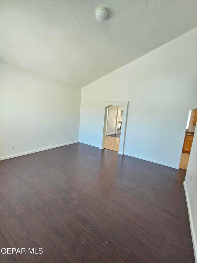 Foto del edificio - 6087 Camden Lake St