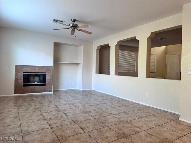 Building Photo - 9676 Ridgebluff Ave